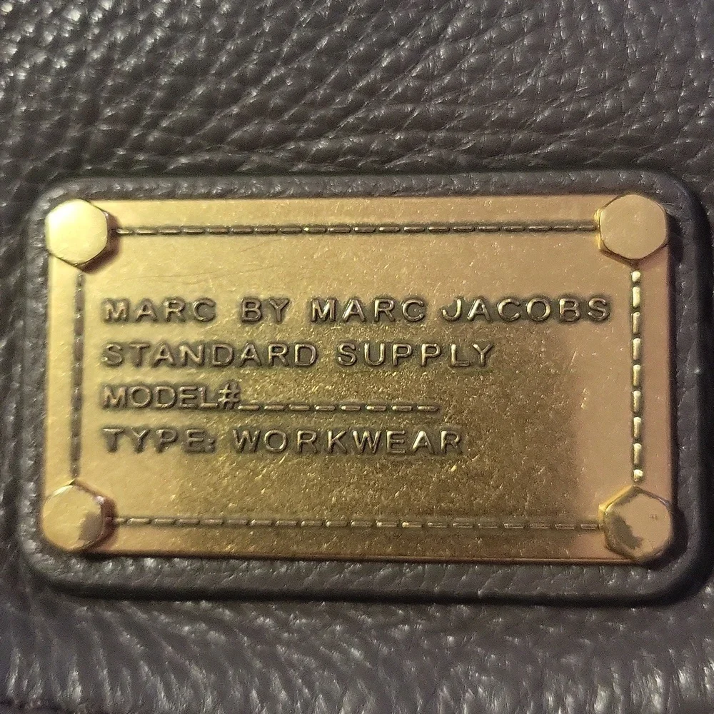 Marc By Marc Jacobs Gray Leather Shoulder Bag with Slouchy Design - Picture 2 of 16